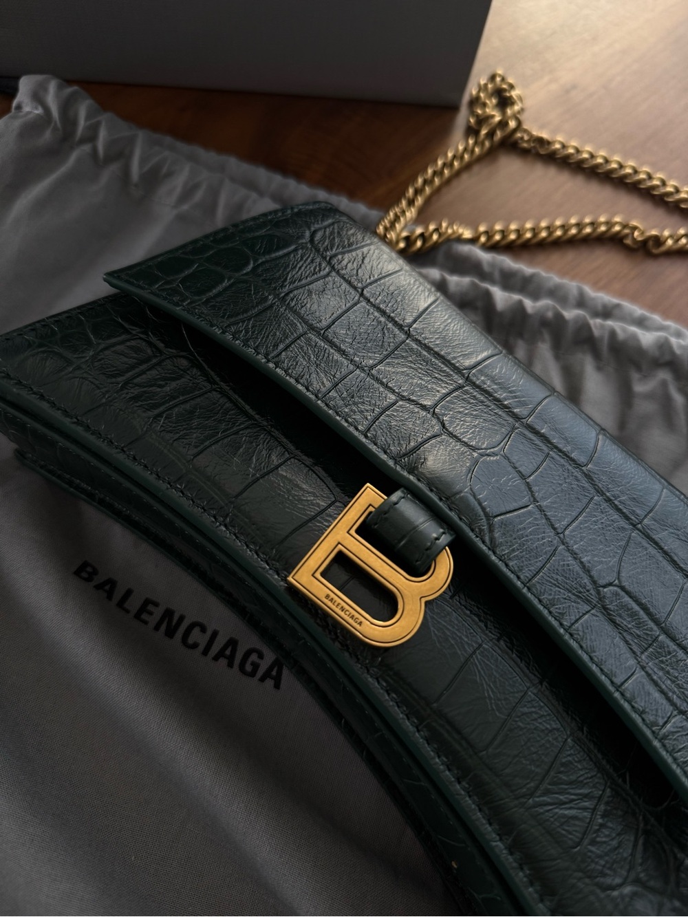 B Green Croc-Embossed Leather Shoulder Bag with Gold Chain - Picture 4 of 5